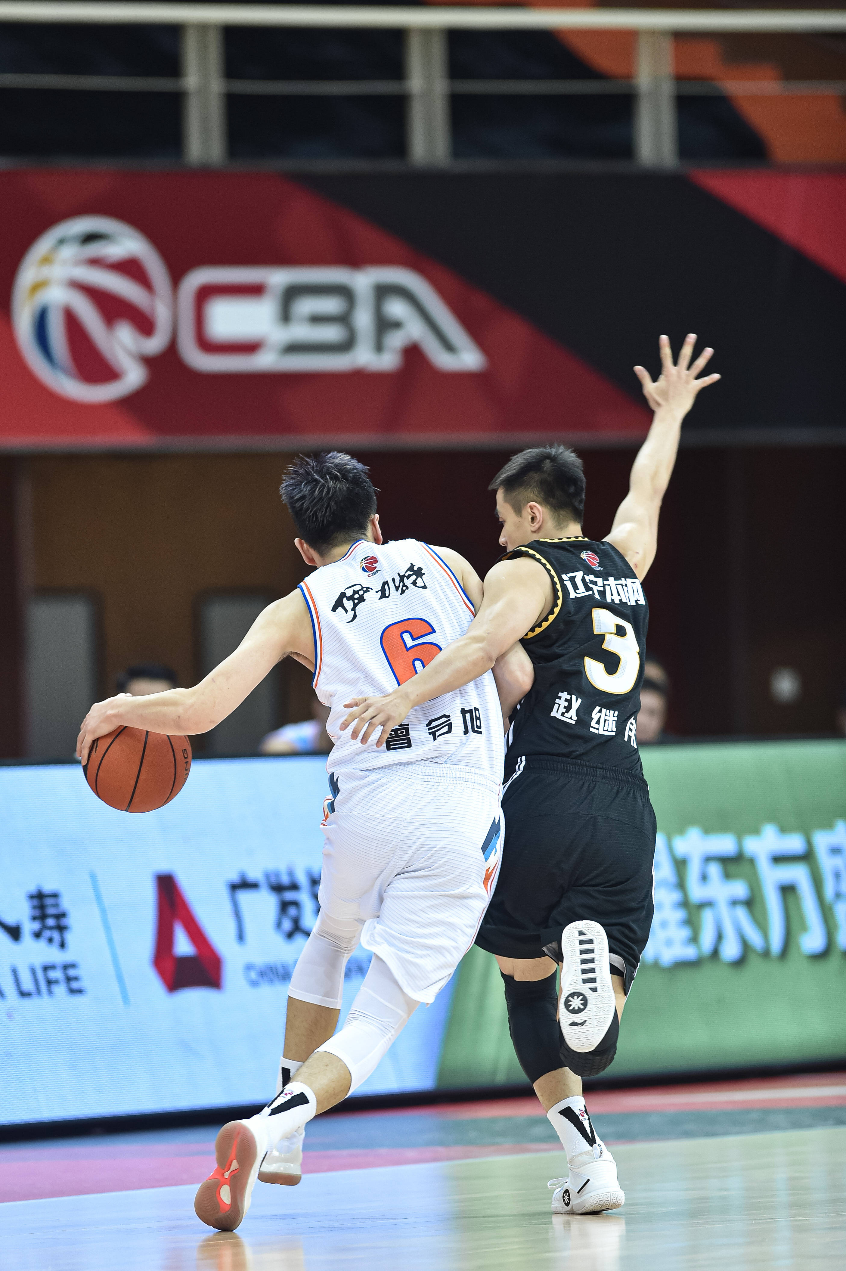 角更添可信 角更添可信